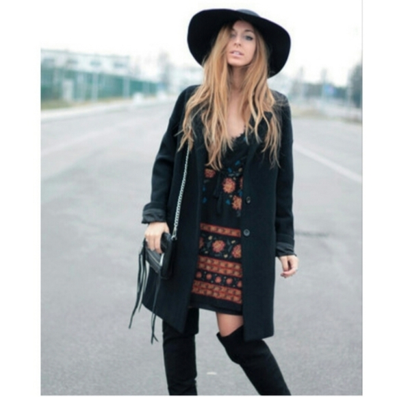 ❌SOLD❌Gallery Black Wool Coat - Picture 2 of 9